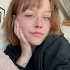 Mia, 24